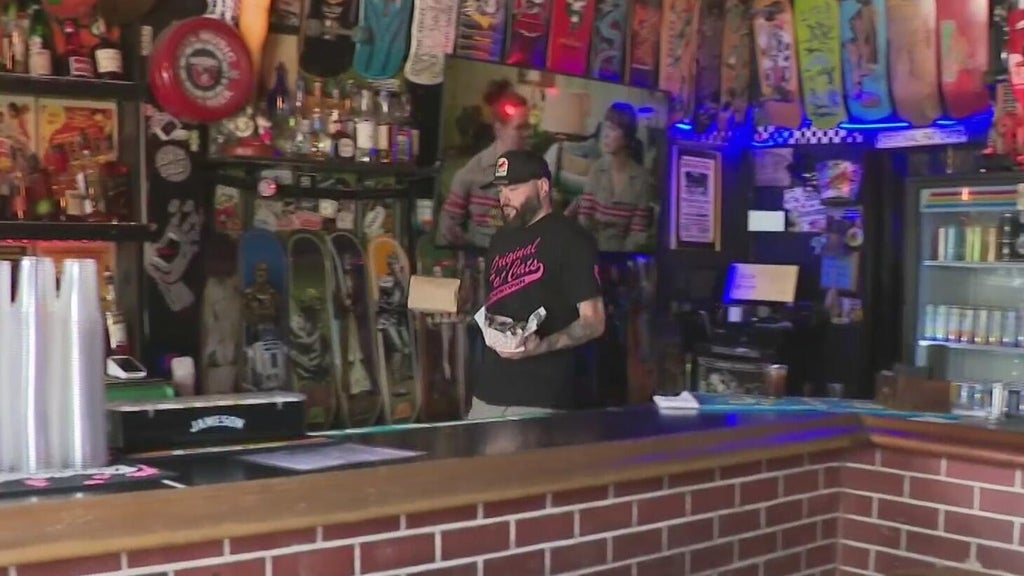 Fort Lauderdale proposes earlier closing times for downtown bars, facing pushback from business owners — CBS Miami, Denver Dining news