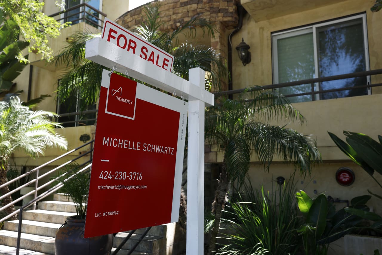 Pending home sales sink to 25-year low as buyers flee high mortgage rates — MarketWatch, Denver Real Estate news